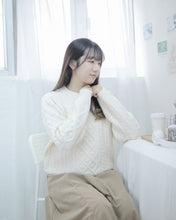將圖片載入圖庫檢視器 百搭必備【圓領扭紋針織上衣】
