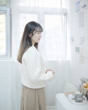 將圖片載入圖庫檢視器 百搭必備【圓領扭紋針織上衣】

