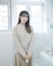 將圖片載入圖庫檢視器 百搭必備【圓領扭紋針織上衣】
